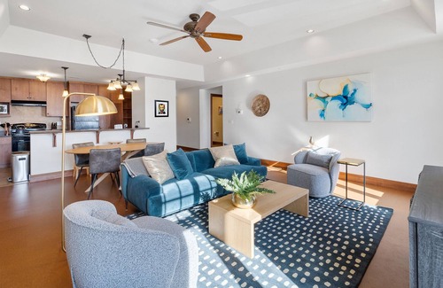 Downtown Springfield Copropriété | Lux Downtown Condo month-to-month, Walkable Fast Wi-Fi, Free Parking
