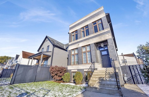 Grand Boulevard Maison | Lux Home in Chicago 7mins Downtown