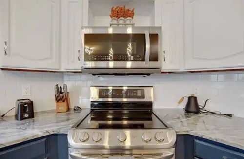 Templeton Manor Maison | Lux Home Near Downtown Gilbert and Chandler-4 Bdrm w/ Pool Table-Pool-Park