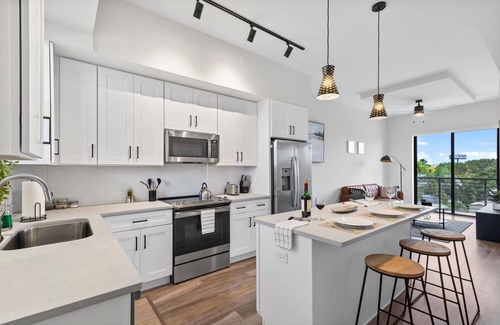 West Palm Beach Appartement | Lux King Suite|EV|Onsite Gym|Near PBI, Beach, Hospitals & shopping