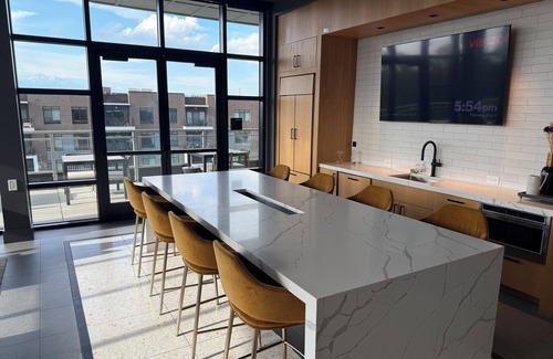 Columbia Appartement | Lux Modern apartment in Columbia with WiFi, balcony, sofa bed, pool and a gym!
