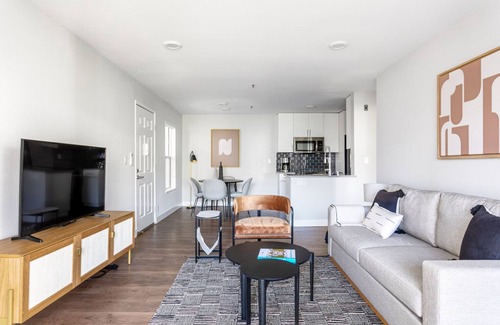 Old Mountain View Appartement | Lux Mountain View 1BR w/ Gym, Pool, Parking, near Transit, by Blueground