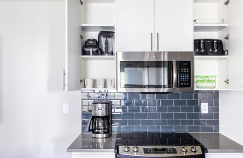 Old Mountain View Appartement | Lux Mountain View 1BR w/ Gym, Pool, Parking, near Transit, by Blueground