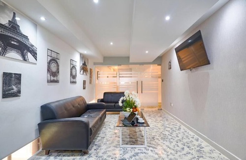 Ciudad Universitaria Appartement | Lux on Sky: Jacuzzi with a 180-degree view of the sea
