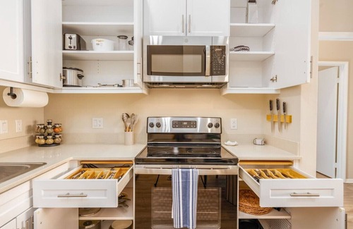 North Park Appartement | Lux Penthouse~King Beds~Workspaces~Parking~ Near Zoo, Balboa Park!