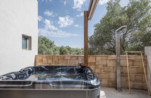 Daratsos Maison | Lux Suite with Jacuzzi Near Beach