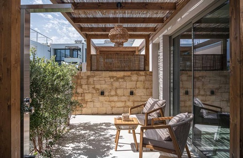 Daratsos Maison | Lux Suite with Jacuzzi Near Beach