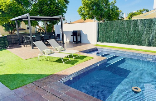 Dos Hermanas Chalet De Ski | Lux Villa with Year-Round Heated Pool, beautiful outdoor space & Game Room