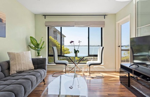Emeryville Appartement | Panoramic Water view, modern & Luxurious Condo with balcony Near San Francisco