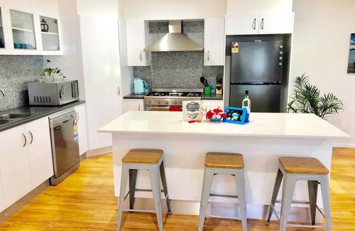 Yamba Maison | LUXE 1 bed retreat! Spacious, central location, NEW everything