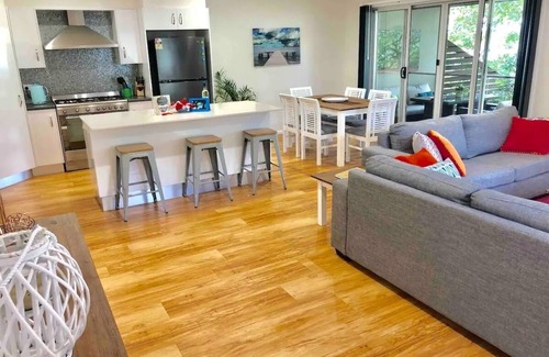 Yamba Maison | LUXE 1 bed retreat! Spacious, central location, NEW everything