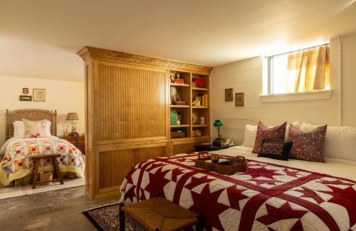 Guthrie Maison | Luxe 1920 Schoolhouse Sleeps 8 30 Min From Okc
