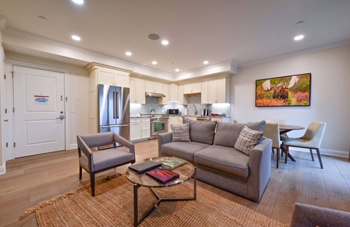 Wyoming Appartement | Luxe 1BR Suite | Unique Culinary + Adventures