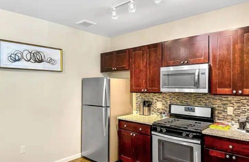 North Cambridge Maison | Luxe 2Bd 2Bth, King Beds, Fast Wi-Fi, Pool, Gym