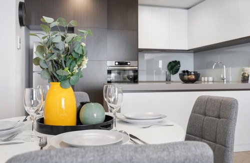 Highett Appartement | Luxe 2BR Oasis at The Vista