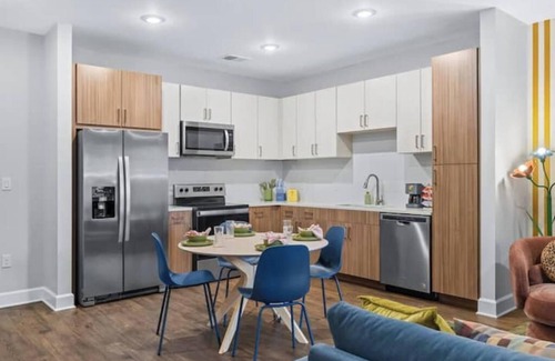 Sobro Appartement | Luxe 2BR w/ Glam Station & Karaoke – Sleeps 8