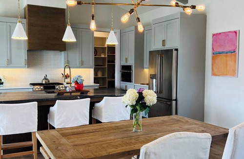 Newberry Maison | Luxe 4-bedroom/2.5-bath house in Town of Tioga with WiFi, AC. Book now