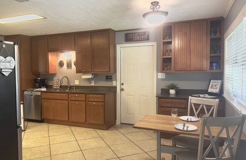 Carter's Grove Maison | Luxe 5BR Family Retreat, Minutes From TAMU