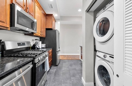 Columbia Heights Maison | Luxe 7-BR Victorian Castle in the Nation's Capital