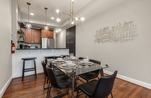 Columbia Heights Maison | Luxe 7-BR Victorian Castle in the Nation's Capital