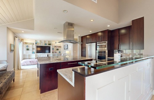 Whitfield Maison | Luxe bay-view escape with private pool, kayak, grill/ice box, & all-new interior