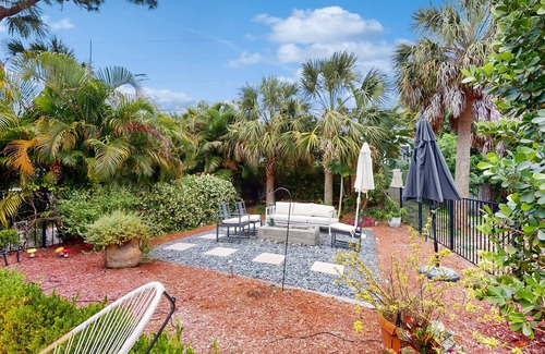 Whitfield Maison | Luxe bay-view escape with private pool, kayak, grill/ice box, & all-new interior