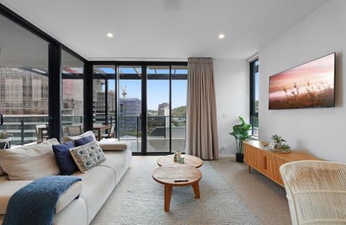 Burleigh Heads Appartement | Luxe Beachfront 2-Bed With Gym Pool & Views