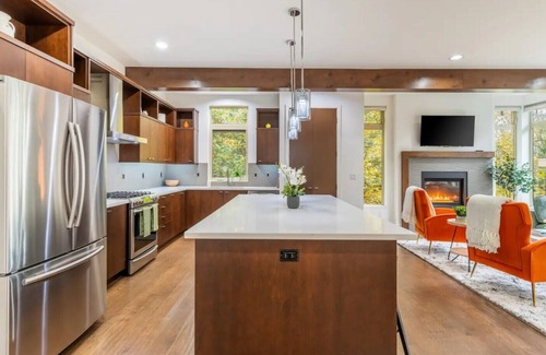 Central District Maison | Luxe Beautiful Large Home - Central District