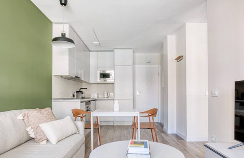 Hispanoamerica Appartement | Luxe Bernabéu Studio w/ Doorman, nr Real Madrid Stadium, by Blueground