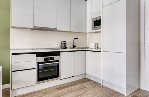Hispanoamerica Appartement | Luxe Bernabéu Studio w/ Doorman, nr Real Madrid Stadium, by Blueground