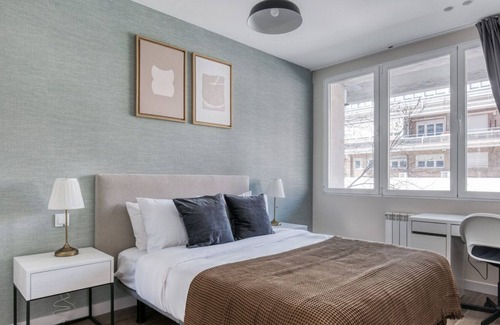 Hispanoamerica Appartement | Luxe Bernabéu Studio w/ Doorman, nr Real Madrid Stadium, by Blueground