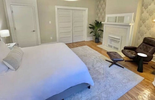 Bloomfield Appartement | Luxe Bloomfield Apt ❈ UPMC/Pitt/CMU ❈ Free Parking