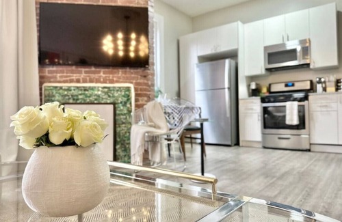 Bloomfield Appartement | Luxe Bloomfield Apt | Free Parking | UPMC/Pitt/CMU