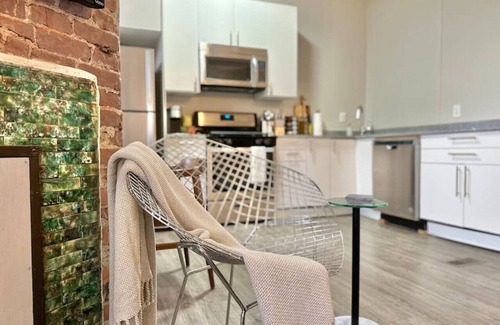 Bloomfield Appartement | Luxe Bloomfield Apt | Free Parking | UPMC/Pitt/CMU