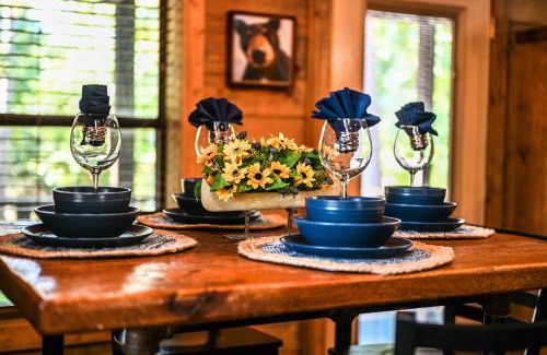 Broken Bow Maison | Luxe Broken Bow Cabin with Tesla Charging Station