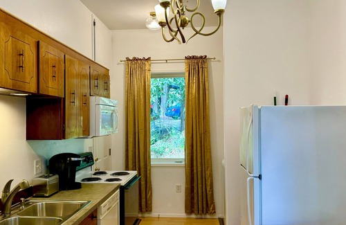 Camano Island Cabine | Luxe Cabin with Water View, Bonfire Pit, Near Beaches
