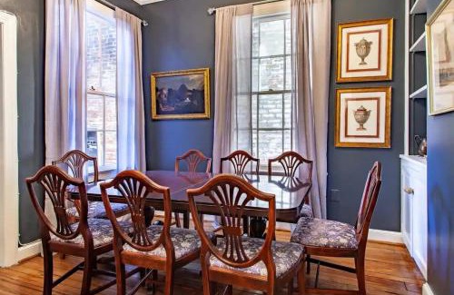 Old Town Alexandria Maison | LUXE Cameron House Off King St Est 1870