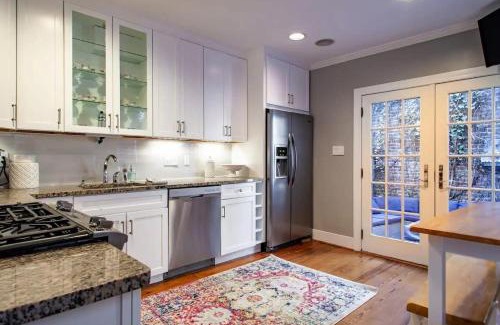 Old Town Alexandria Maison | LUXE Cameron House Off King St Est 1870