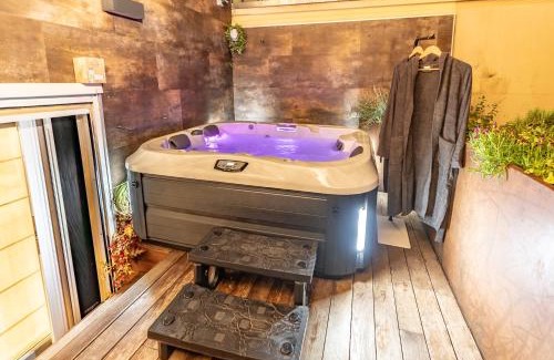 Como City Centre Appartement | Luxe & Central Haven - Jacuzzi, Sauna, Steam, Private Parking