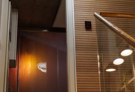 Como City Centre Appartement | Luxe & Central Haven - Jacuzzi, Sauna, Steam, Private Parking