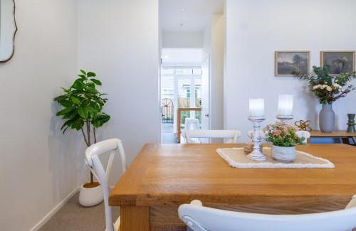 Christchurch Appartement | Luxe City Stay, Sleeps 7, Free Car Park