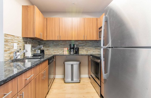 Radnor - Fort Myer Heights Appartement | Luxe Court House 1BR w/ Pool & W/D, nr Landmarks & Dining, by Blueground