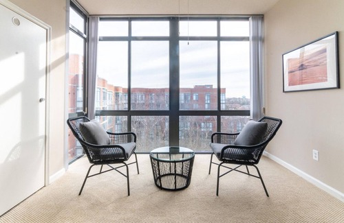 Radnor - Fort Myer Heights Appartement | Luxe Court House 1BR w/ Pool & W/D, nr Landmarks & Dining, by Blueground