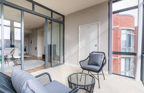 Radnor - Fort Myer Heights Appartement | Luxe Court House 1BR w/ Pool & W/D, nr Landmarks & Dining, by Blueground