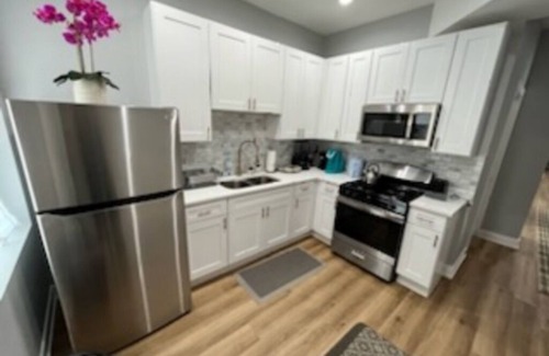 Greater Grand Crossing Maison | Luxe Duplex, Long/ Short Stay, Free Park, Quick Hwy Access, 10 min to Gold Coast