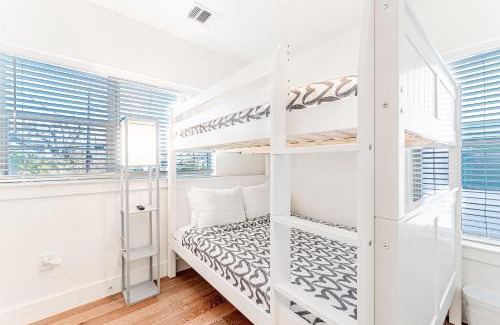 Blackshear-Prospect Hill Maison | Luxe East Downtown 3BR Condo, Walk to Bars, Restaurants, Shops