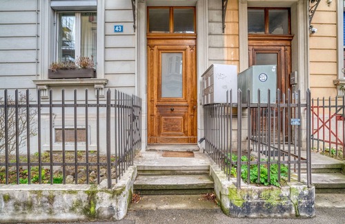 Enge Appartement | Luxe Enge 2BR w/ Shared W/D, near Local Market & Old Town, by Blueground