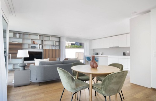 Escher Wyss Appartement | Luxe Escher Wyss 2BR w/ Storage & W/D, nr Station, by Blueground