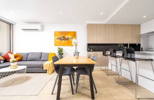 Flemington Appartement | Luxe Flemington Cityscape views Pool Gym Parking
