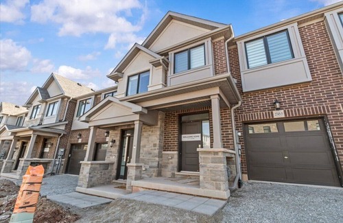 West Oak Trails Maison | Luxe furnished home in Oakville